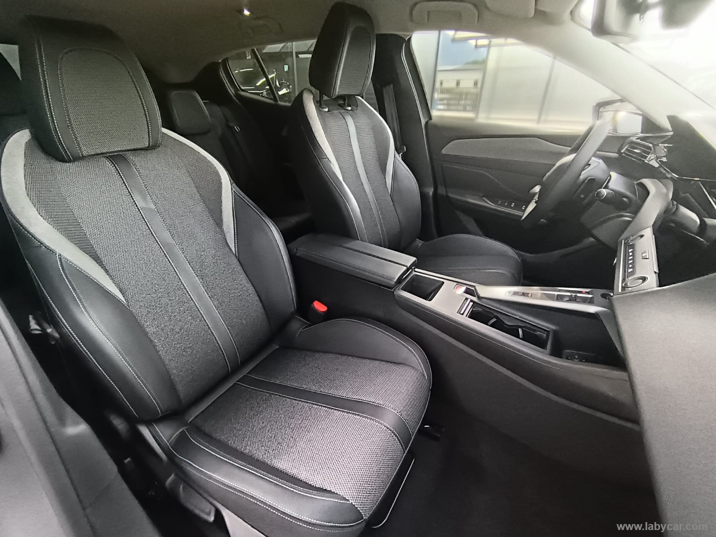 Peugeot 408 Plug-in Hybrid 225 e-EAT8 Allure - Immagine 11
