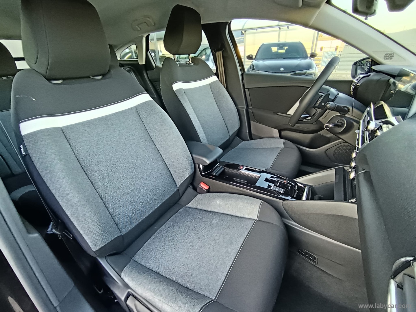 Citroën C4 Hybrid 110 e-DCS6 You - Immagine 11