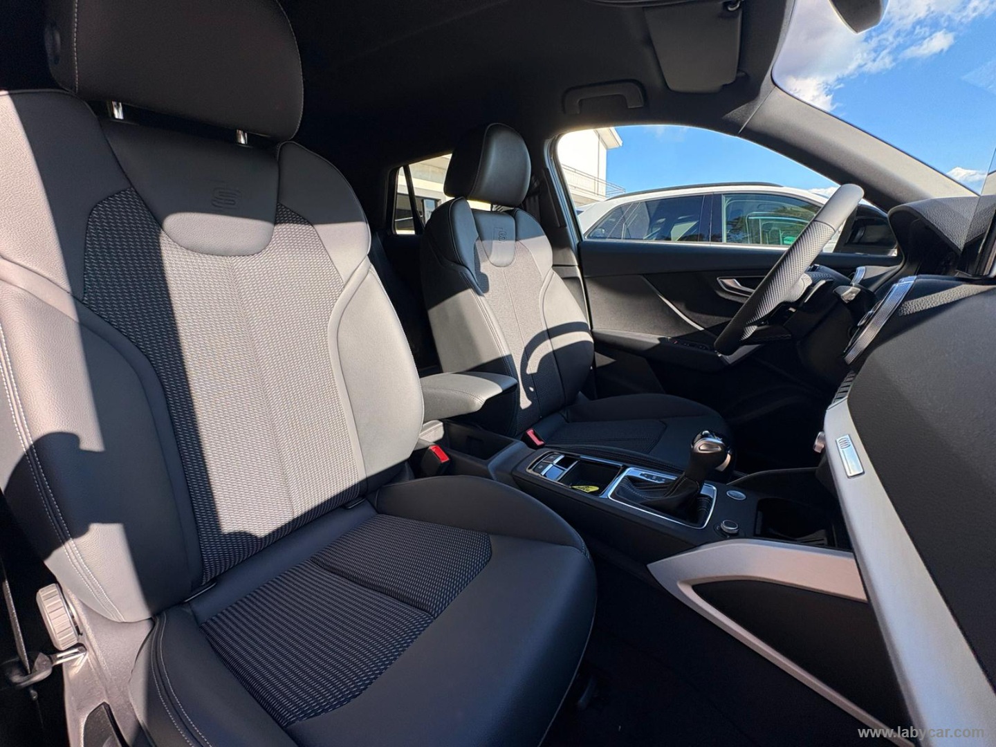Audi Q2 35 TDI S tronic Identity Black - Immagine 11