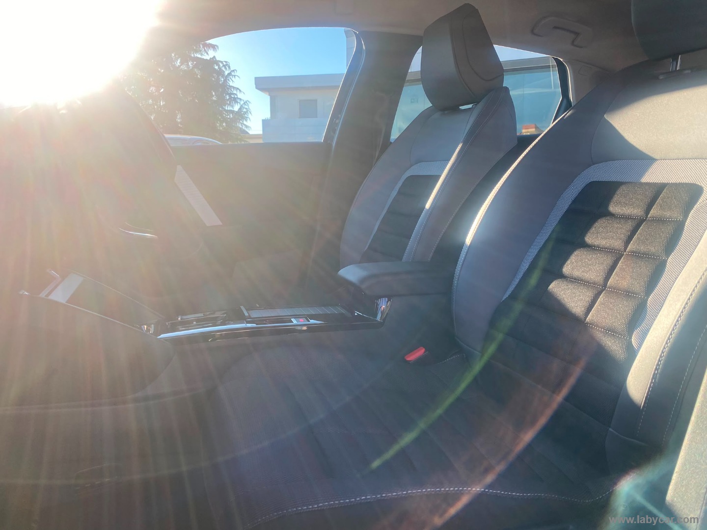 Citroën C4 Hybrid 145 e-DCS6 Plus - Immagine 11