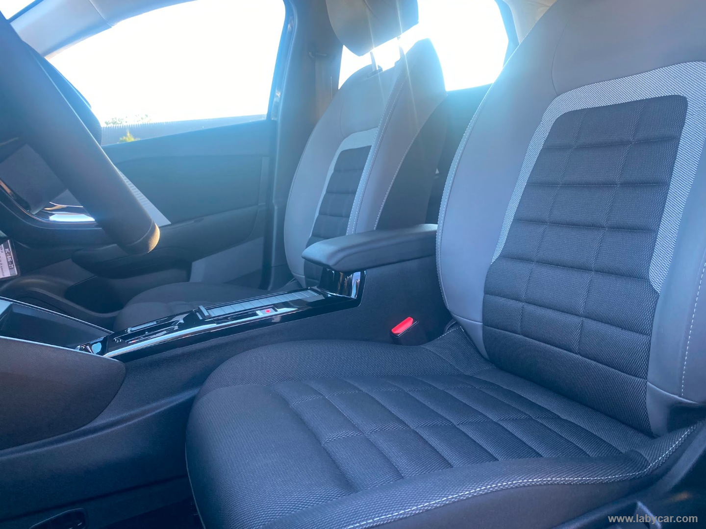 Citroën C4 Hybrid 145 e-DCS6 Plus - Immagine 11