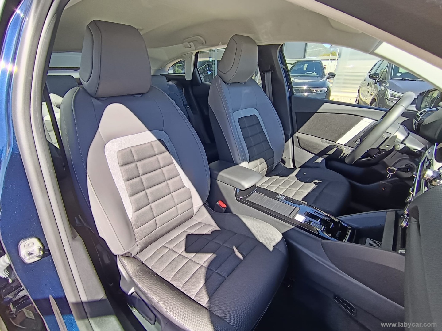 Citroën C4 Hybrid 145 e-DCS6 Plus - Immagine 11