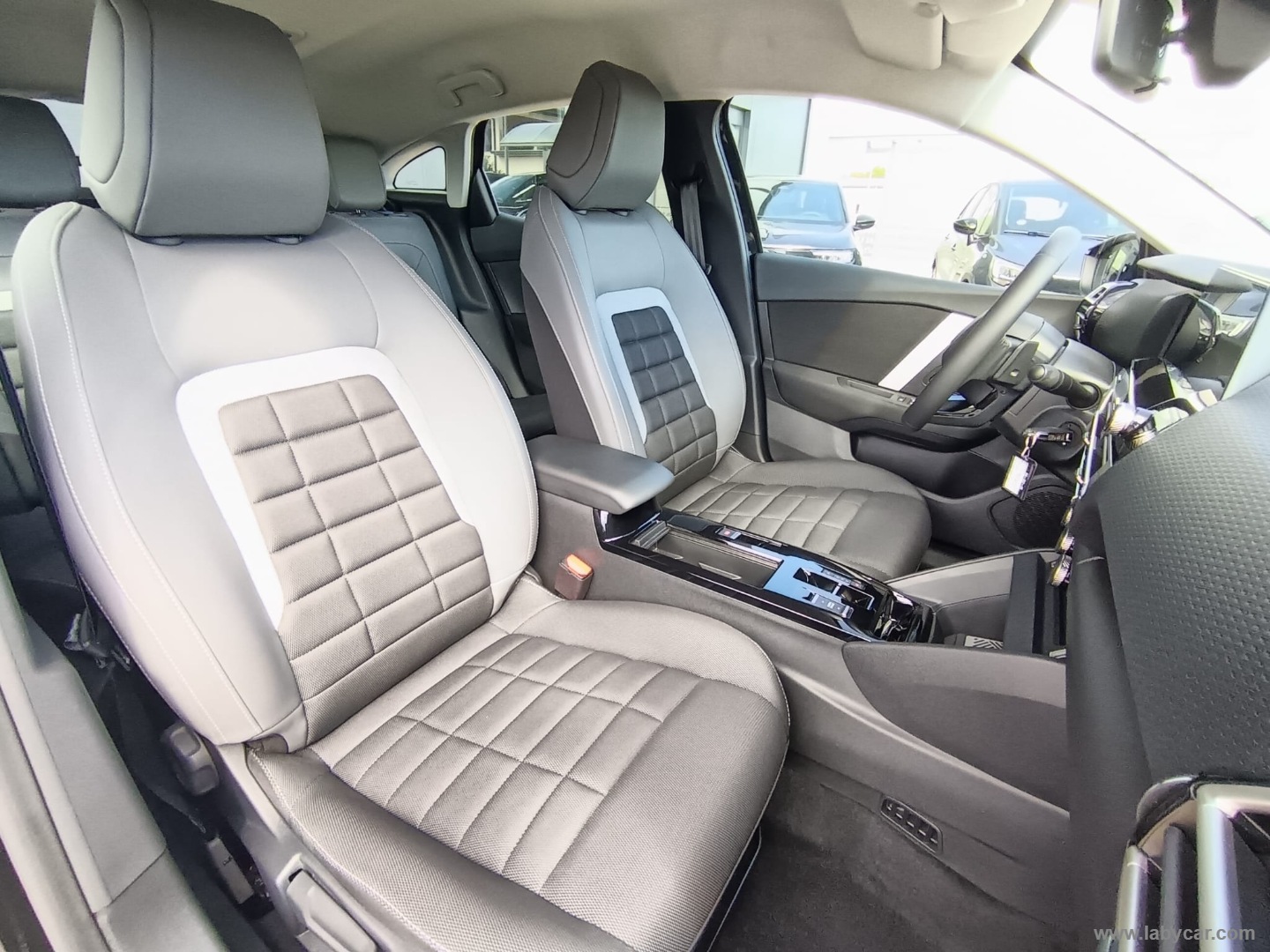 Citroën C4 Hybrid 145 e-DCS6 Plus - Immagine 11