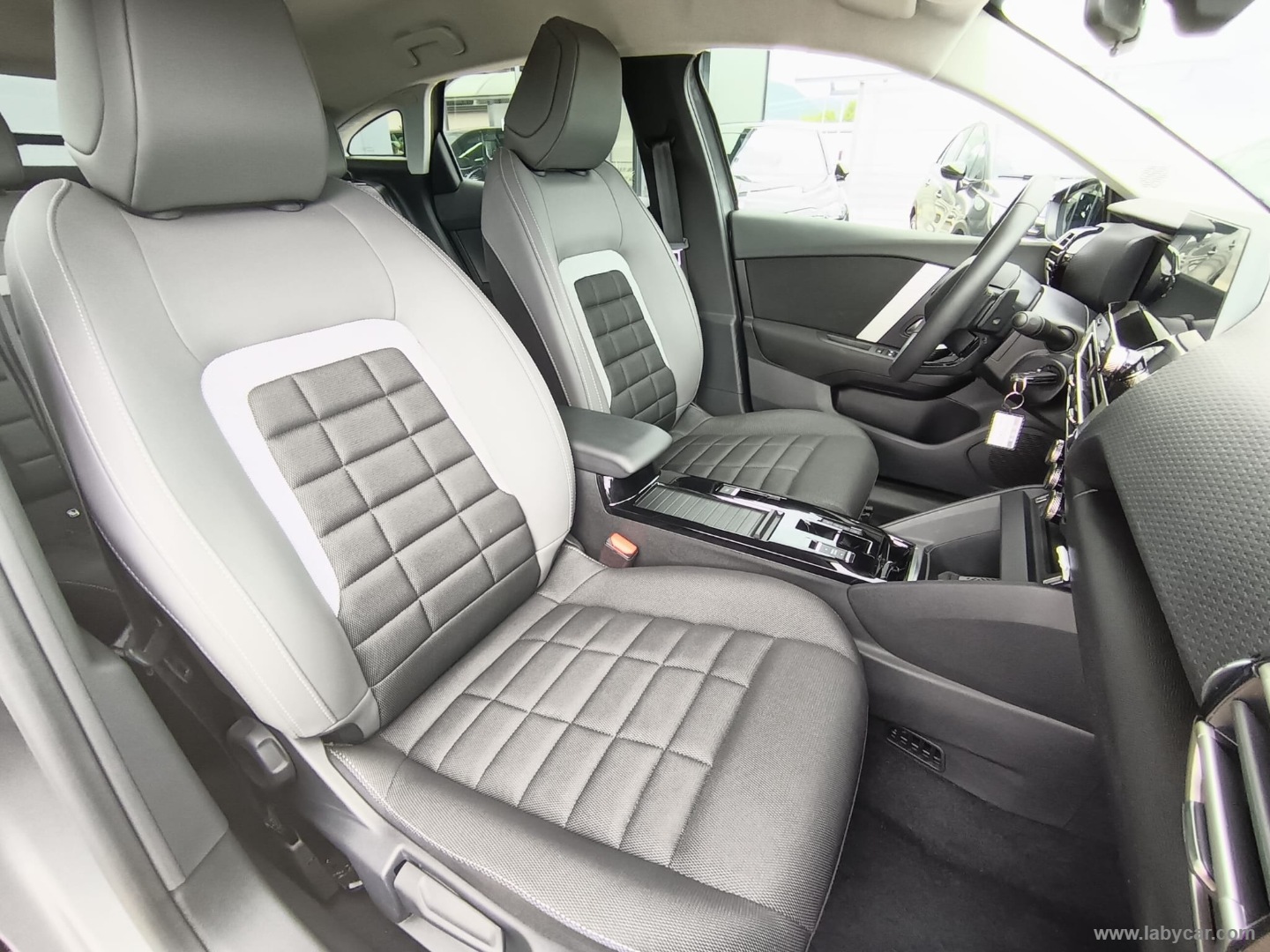 Citroën C4 Hybrid 145 e-DCS6 Plus - Immagine 11