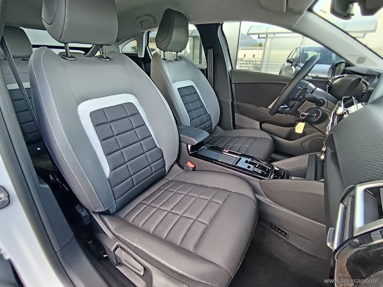 Citroën C4 Hybrid 145 e-DCS6 Plus - Immagine 11