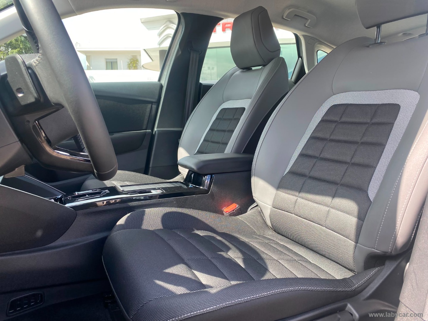 Citroën C4 Hybrid 145 e-DCS6 Plus - Immagine 11