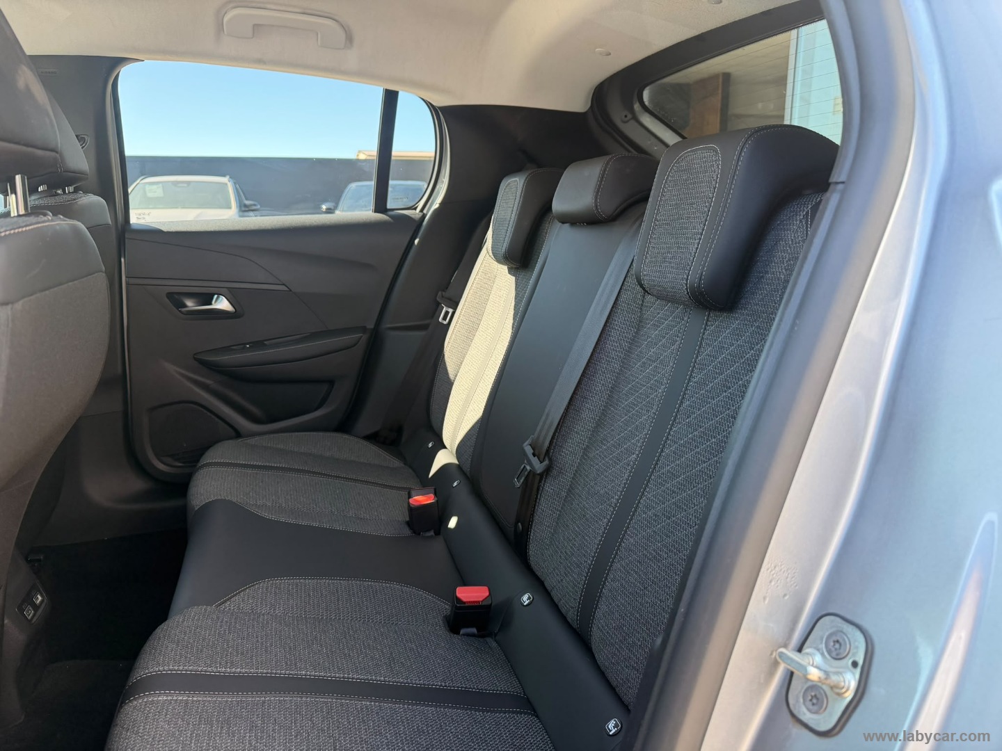 Peugeot 208 Hybrid 110 e-DCS6 Allure - Immagine 11
