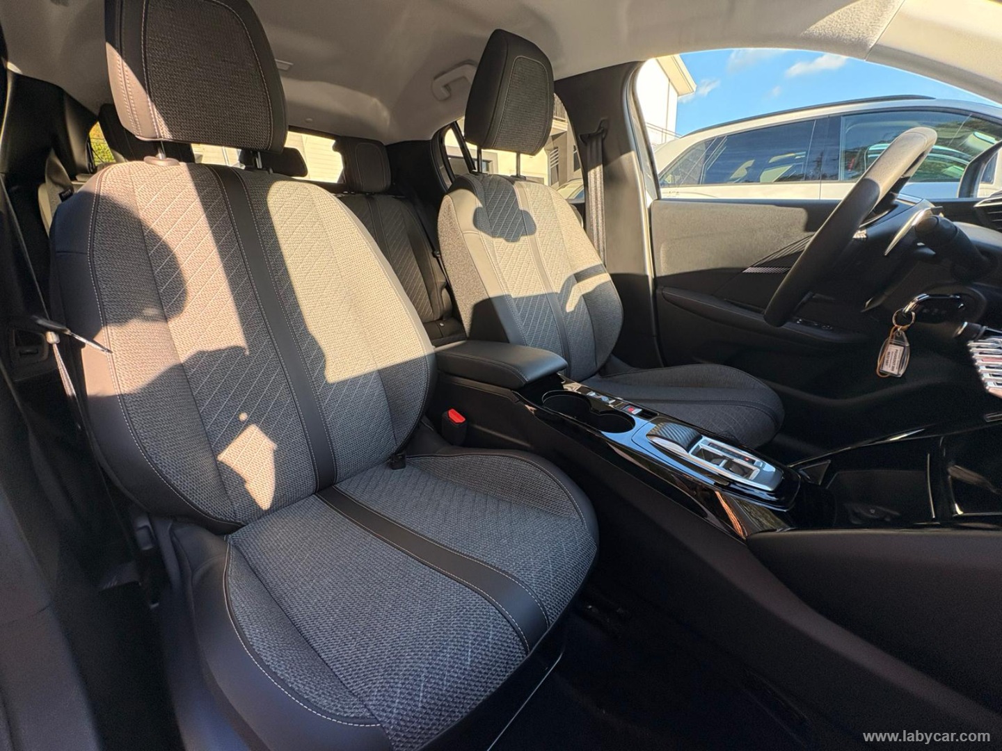 Peugeot 208 Hybrid 110 e-DCS6 Allure - Immagine 11