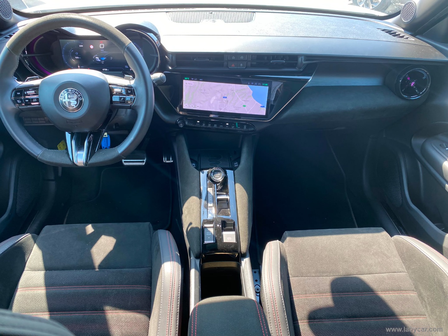 Alfa Romeo Junior 1.2 145 CV Hybrid eDCT6 Speciale - Immagine 11