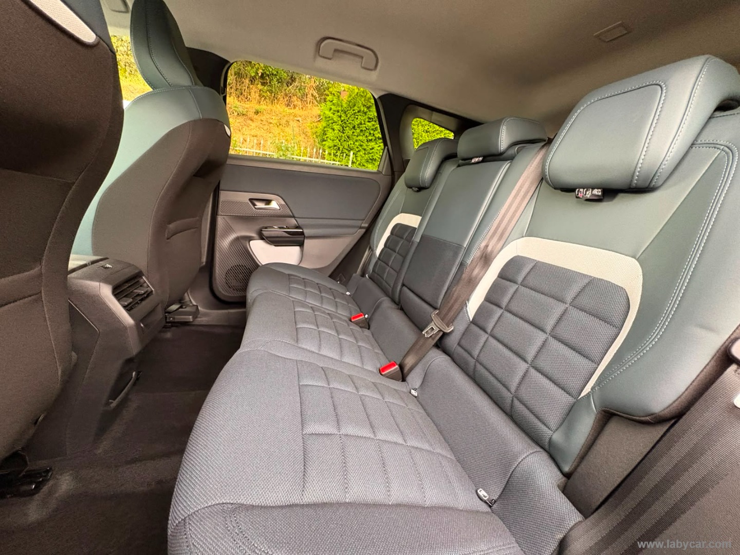 Citroën C5 Aircross Hybrid 145 e-DCS6 Plus - Immagine 11