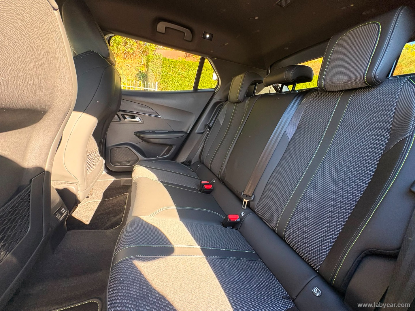 Peugeot 2008 PureTech 130 S&S EAT8 GT - Immagine 11