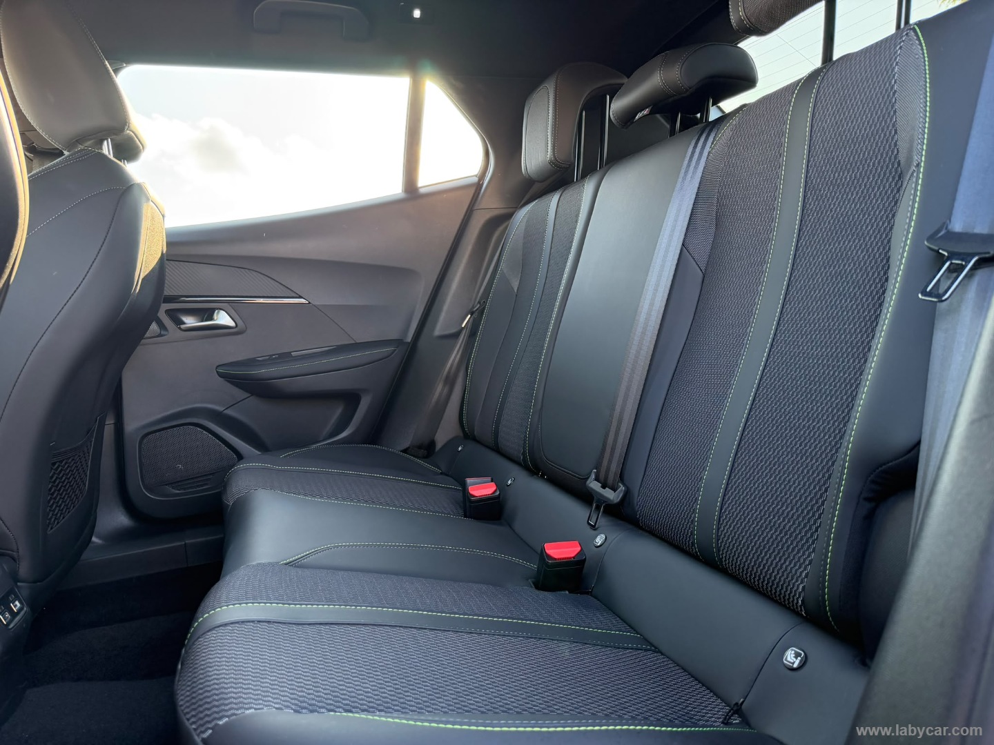 Peugeot 2008 PureTech 130 S&S EAT8 GT - Immagine 11