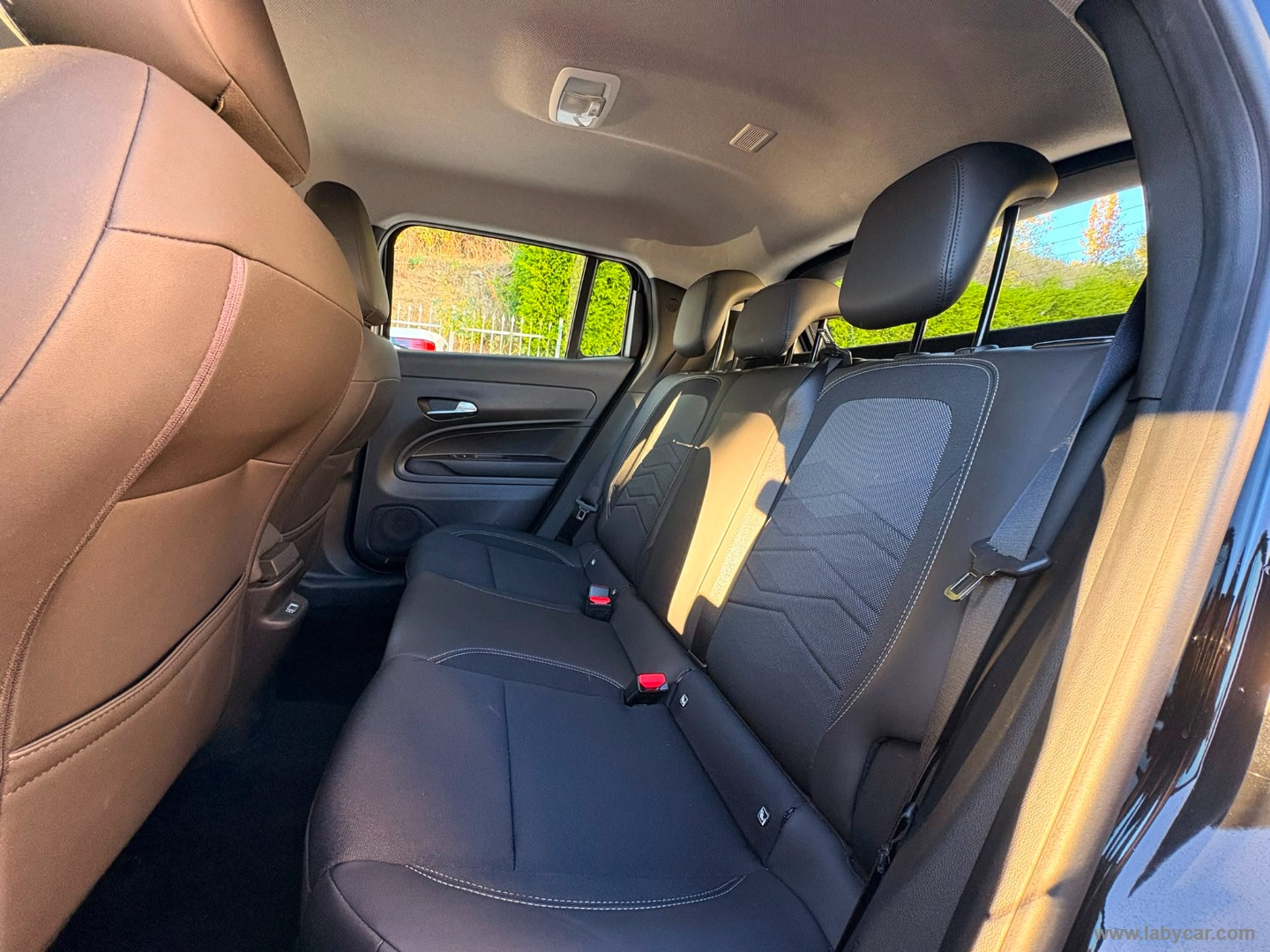 Jeep Avenger 1.2 Turbo Altitude - Immagine 11