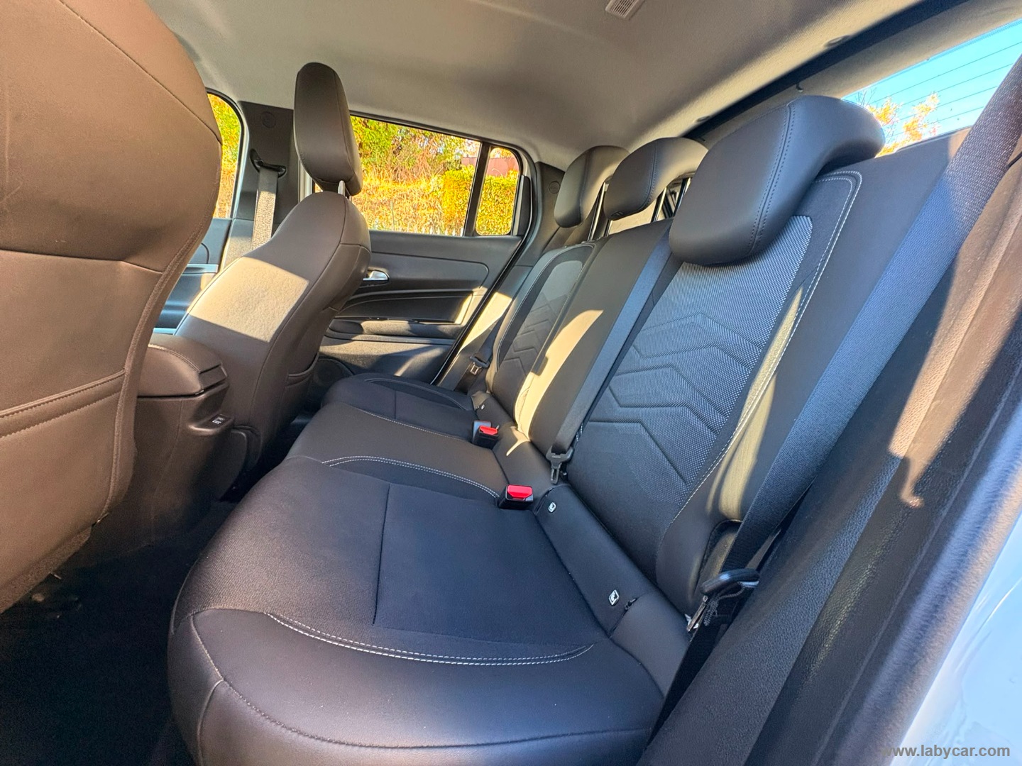 Jeep Avenger 1.2 Turbo Altitude - Immagine 11