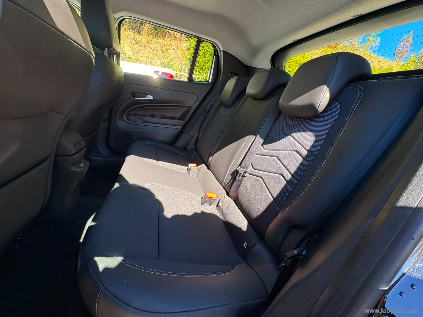 Jeep Avenger 1.2 Turbo Altitude - Immagine 11