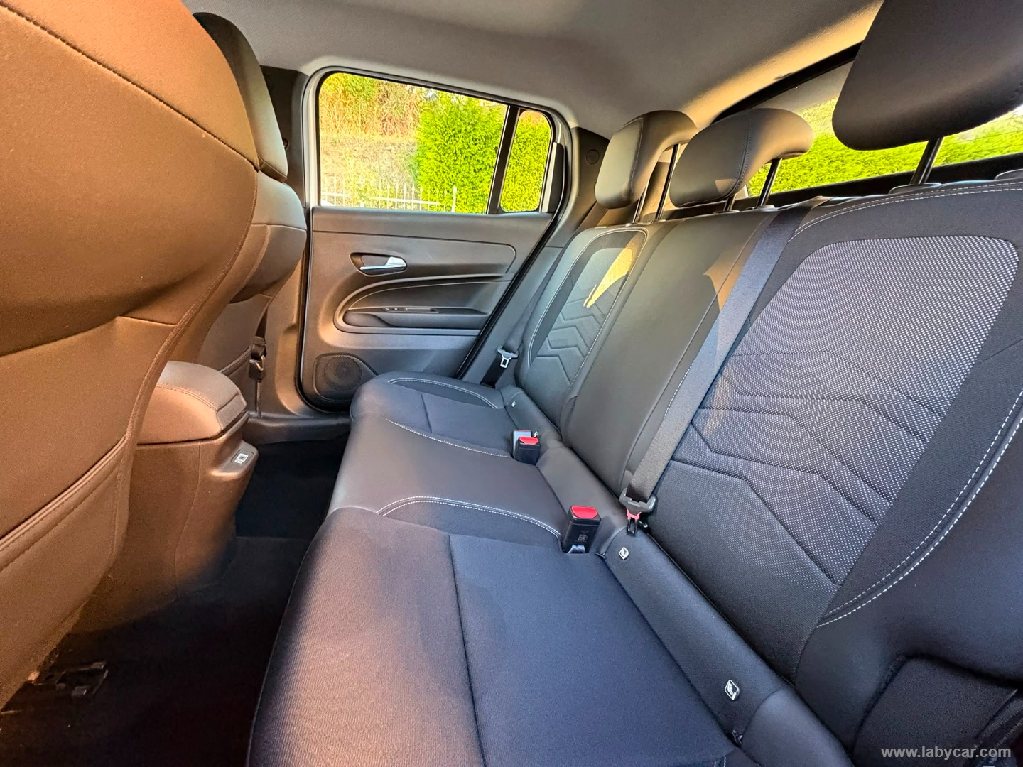 Jeep Avenger 1.2 Turbo Altitude - Immagine 11