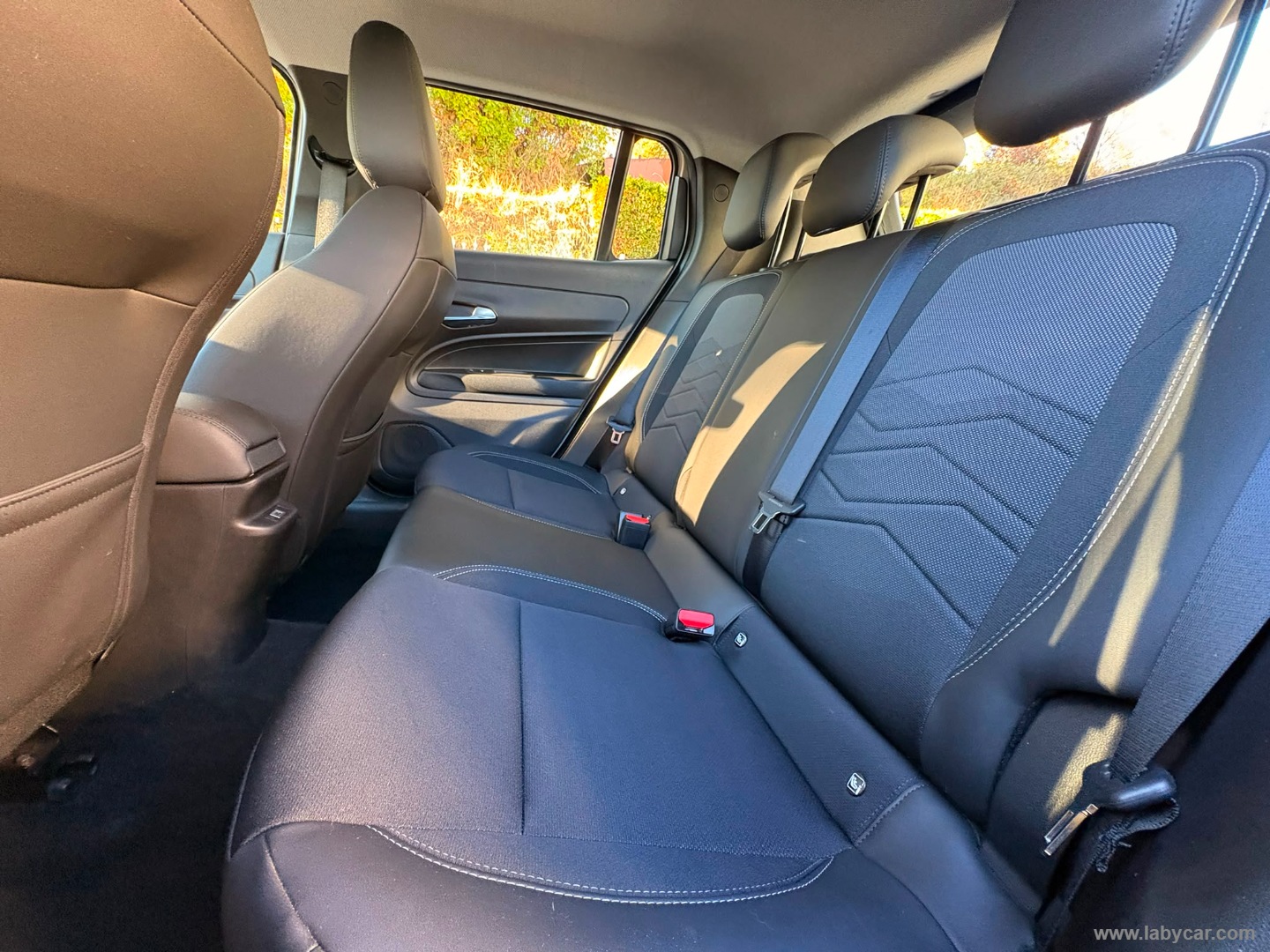 Jeep Avenger 1.2 Turbo Altitude - Immagine 11