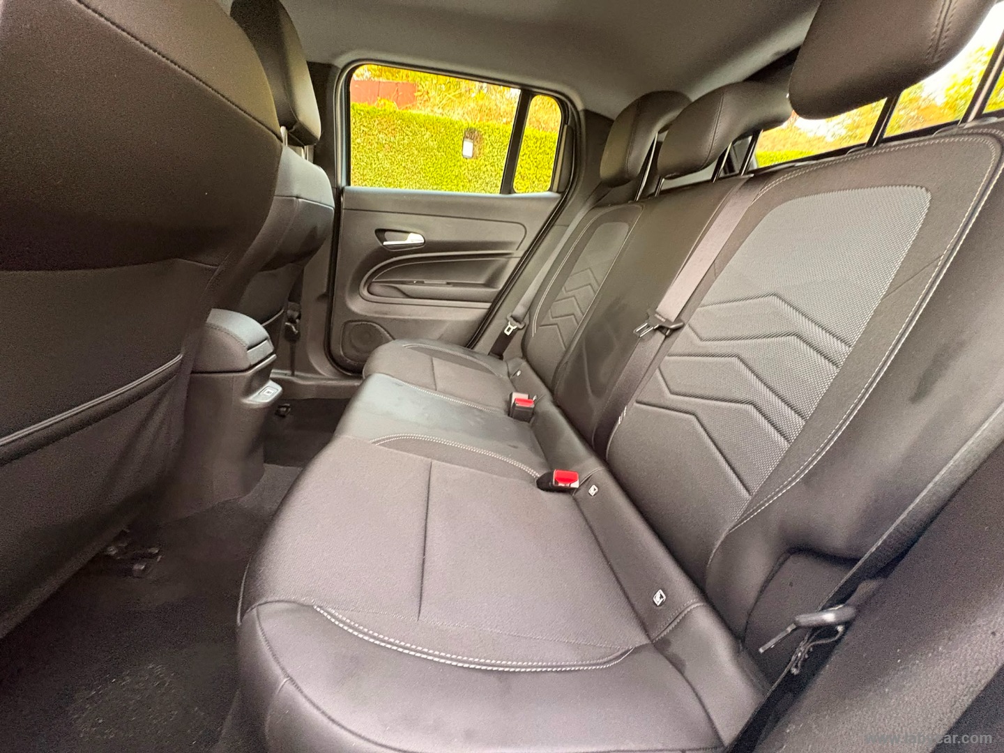 Jeep Avenger 1.2 Turbo Altitude - Immagine 11
