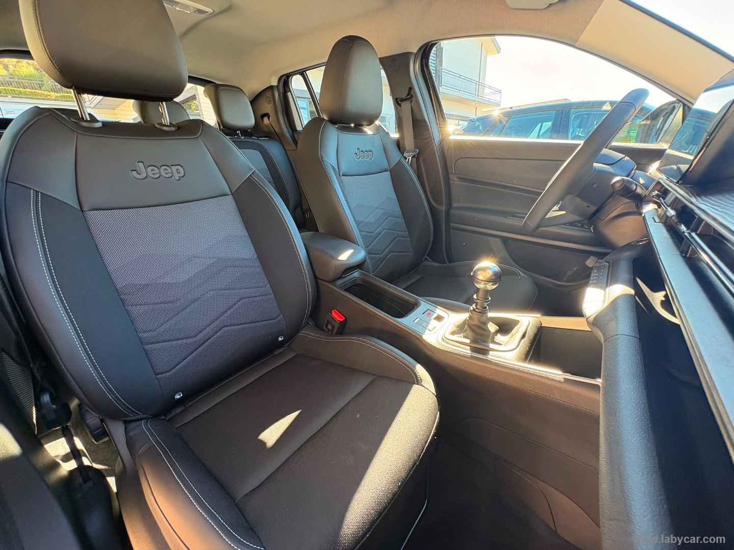 Jeep Avenger 1.2 Turbo Altitude - Immagine 11