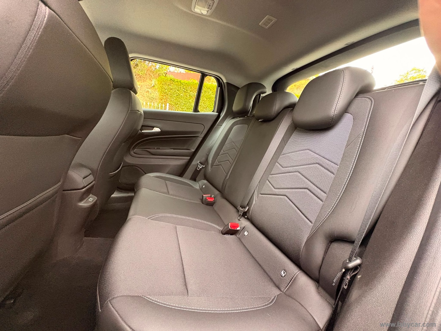 Jeep Avenger 1.2 Turbo Altitude - Immagine 11