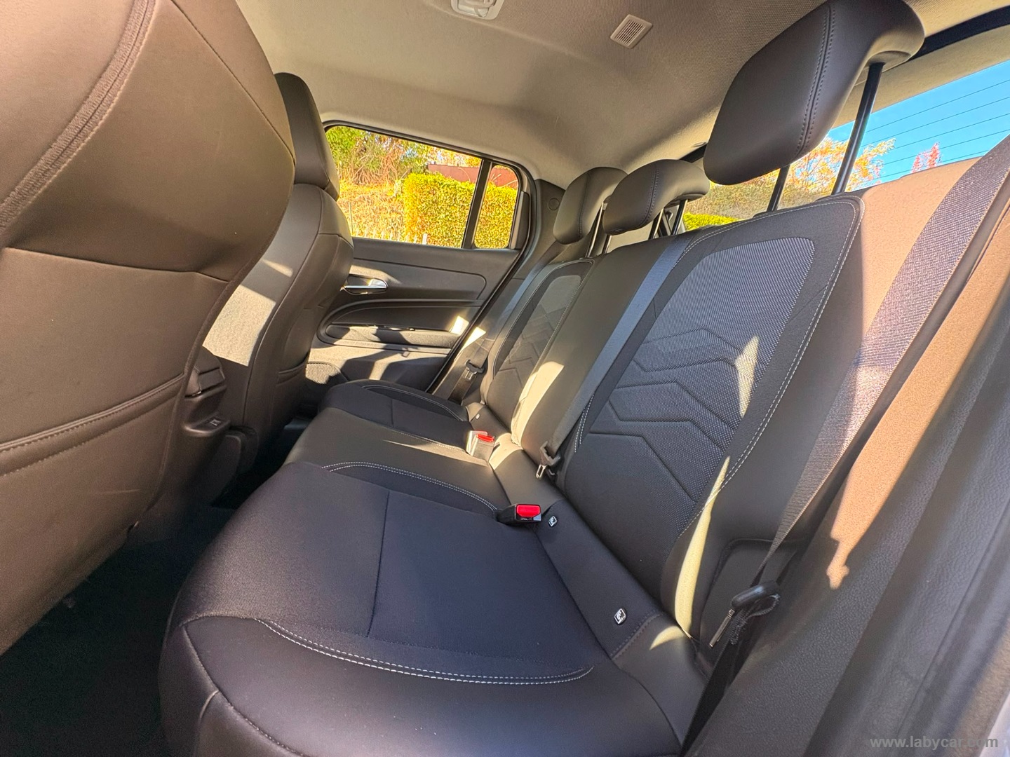 Jeep Avenger 1.2 Turbo Altitude - Immagine 11