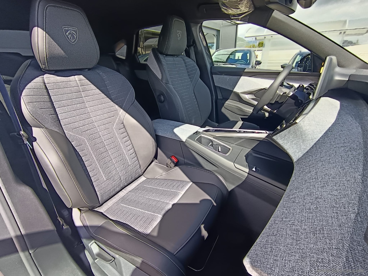 Peugeot 3008 Hybrid 145 e-DCS6 GT - Immagine 11