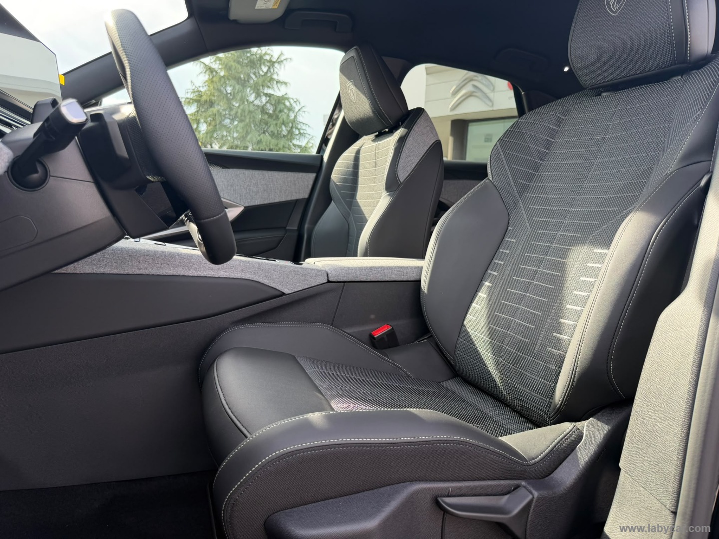 Peugeot 3008 Hybrid 145 e-DCS6 GT - Immagine 11