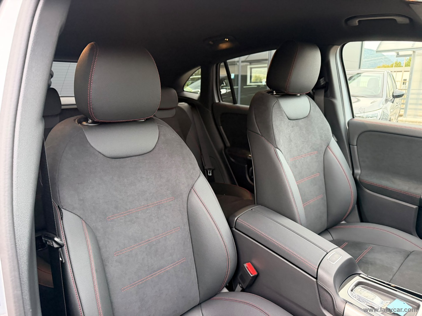 Mercedes-Benz Classe GLA GLA 200 d Automatic AMG Line Extra - Immagine 11