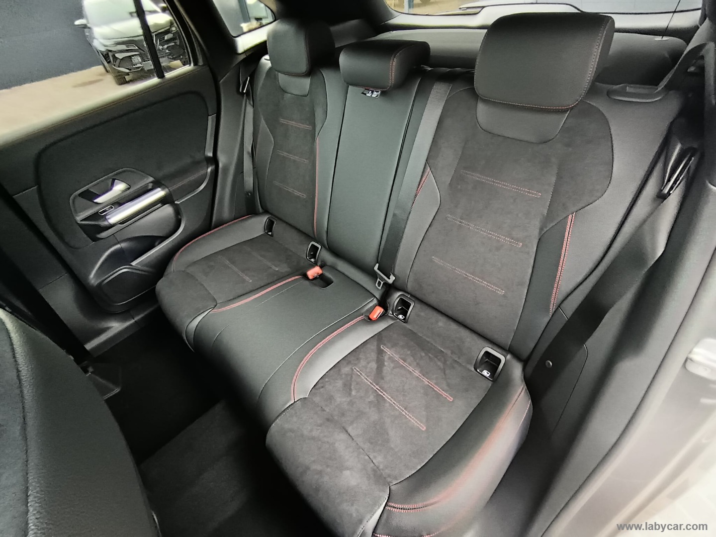 Mercedes-Benz Classe GLA GLA 200 d Automatic AMG Line Extra - Immagine 11