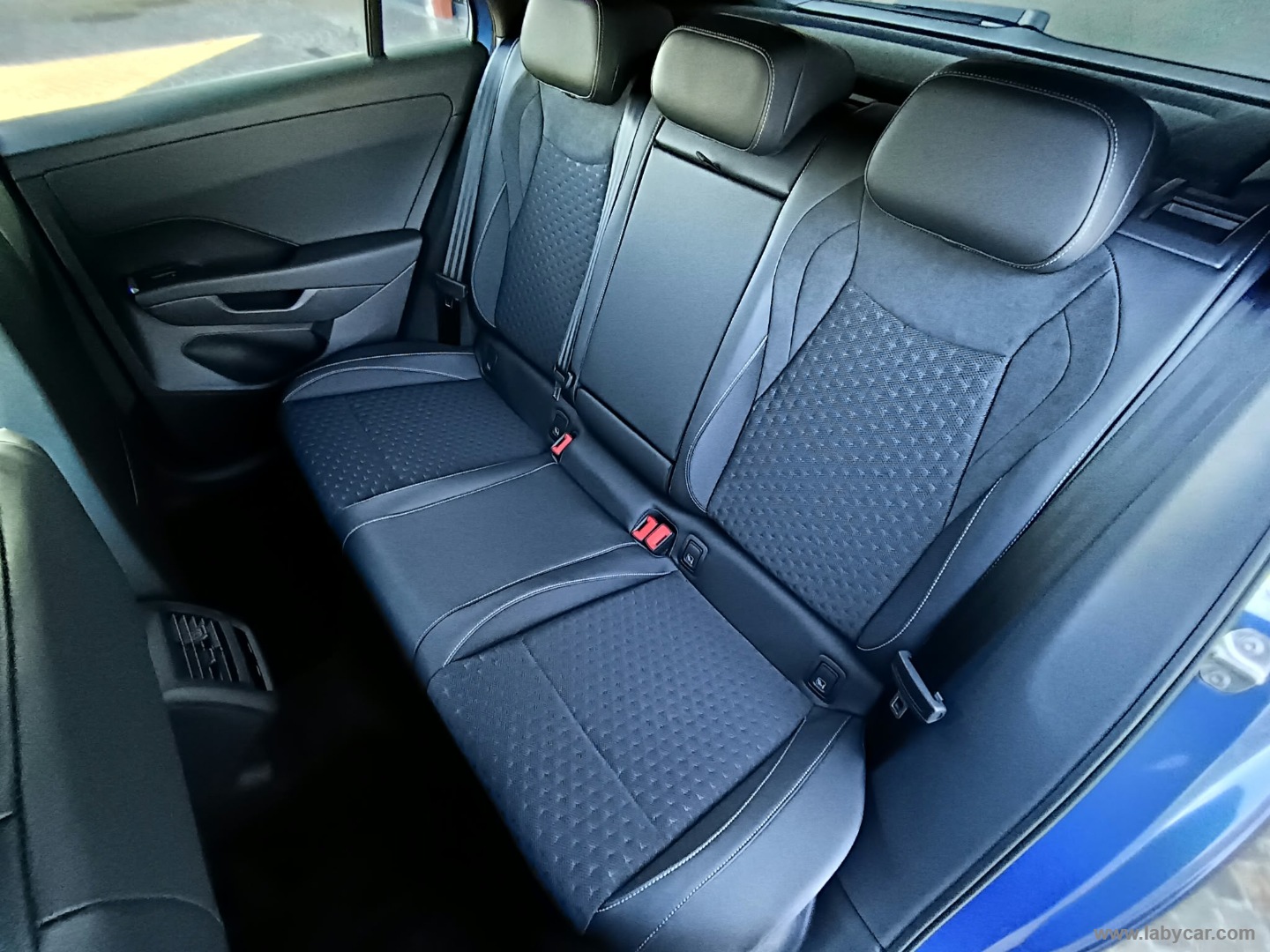Volkswagen T-Roc 1.5 eTSI ACT 150 CV DSG R-Line - Immagine 11
