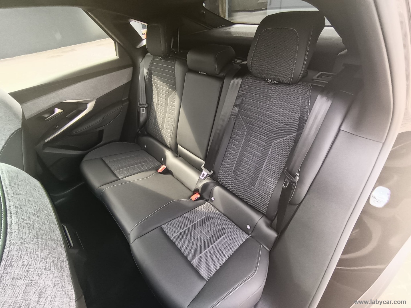 Peugeot 3008 Hybrid 145 e-DCS6 GT - Immagine 11