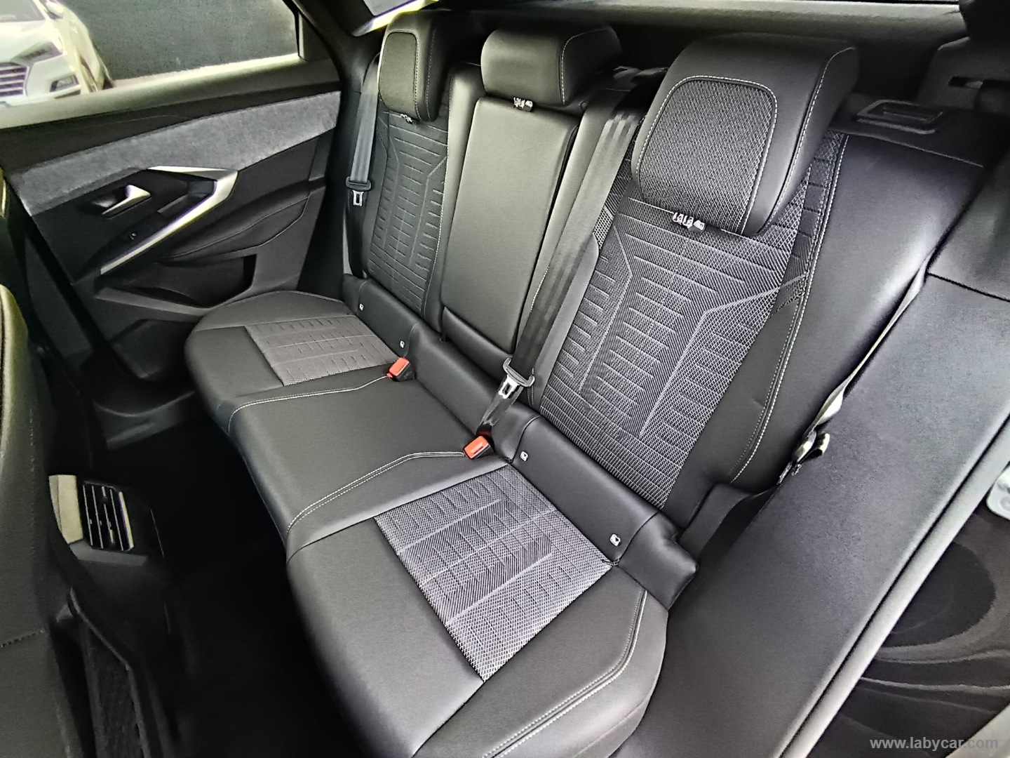 Peugeot 3008 Hybrid 145 e-DCS6 GT - Immagine 11
