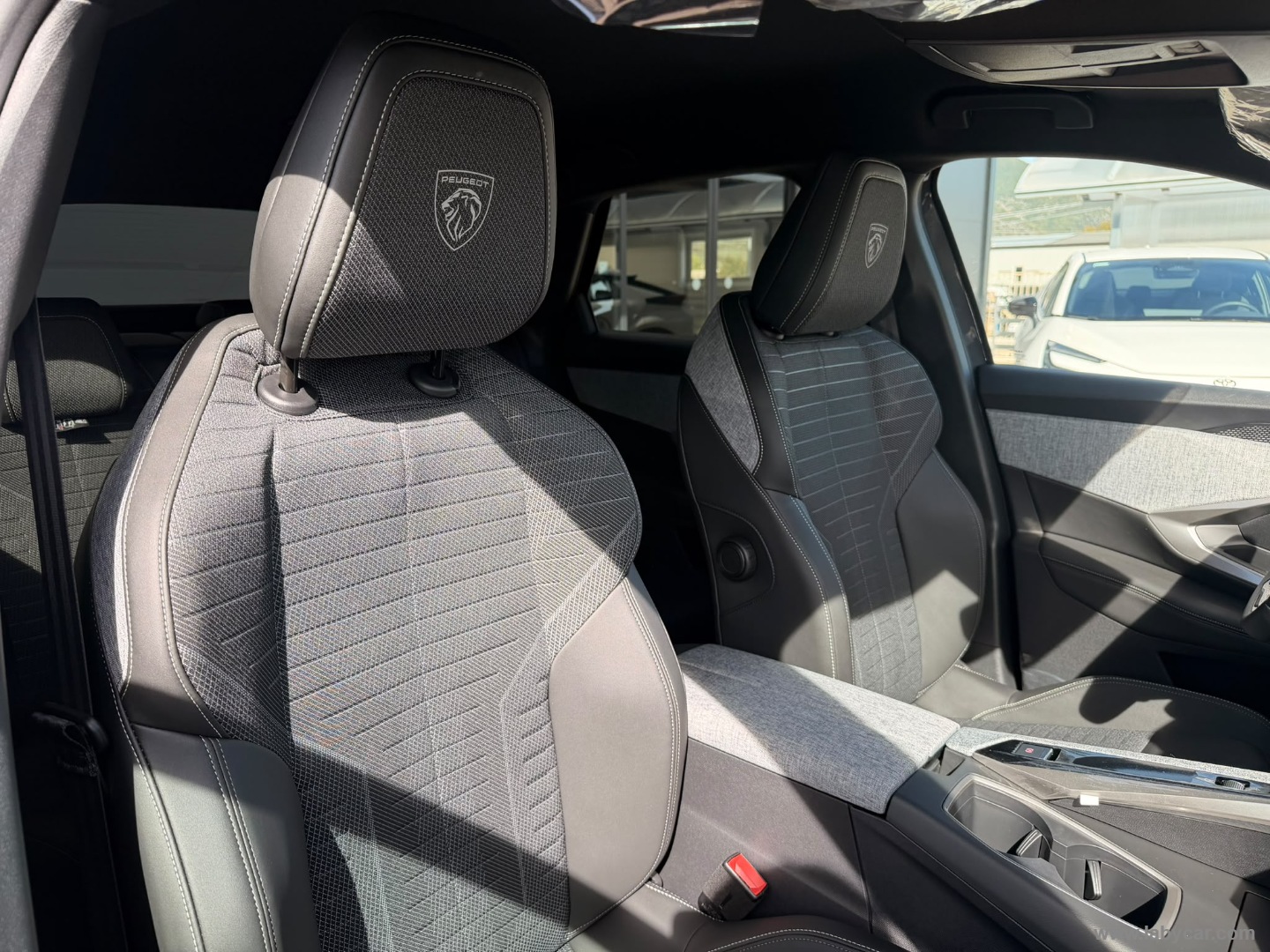 Peugeot 3008 Hybrid 145 e-DCS6 GT - Immagine 11
