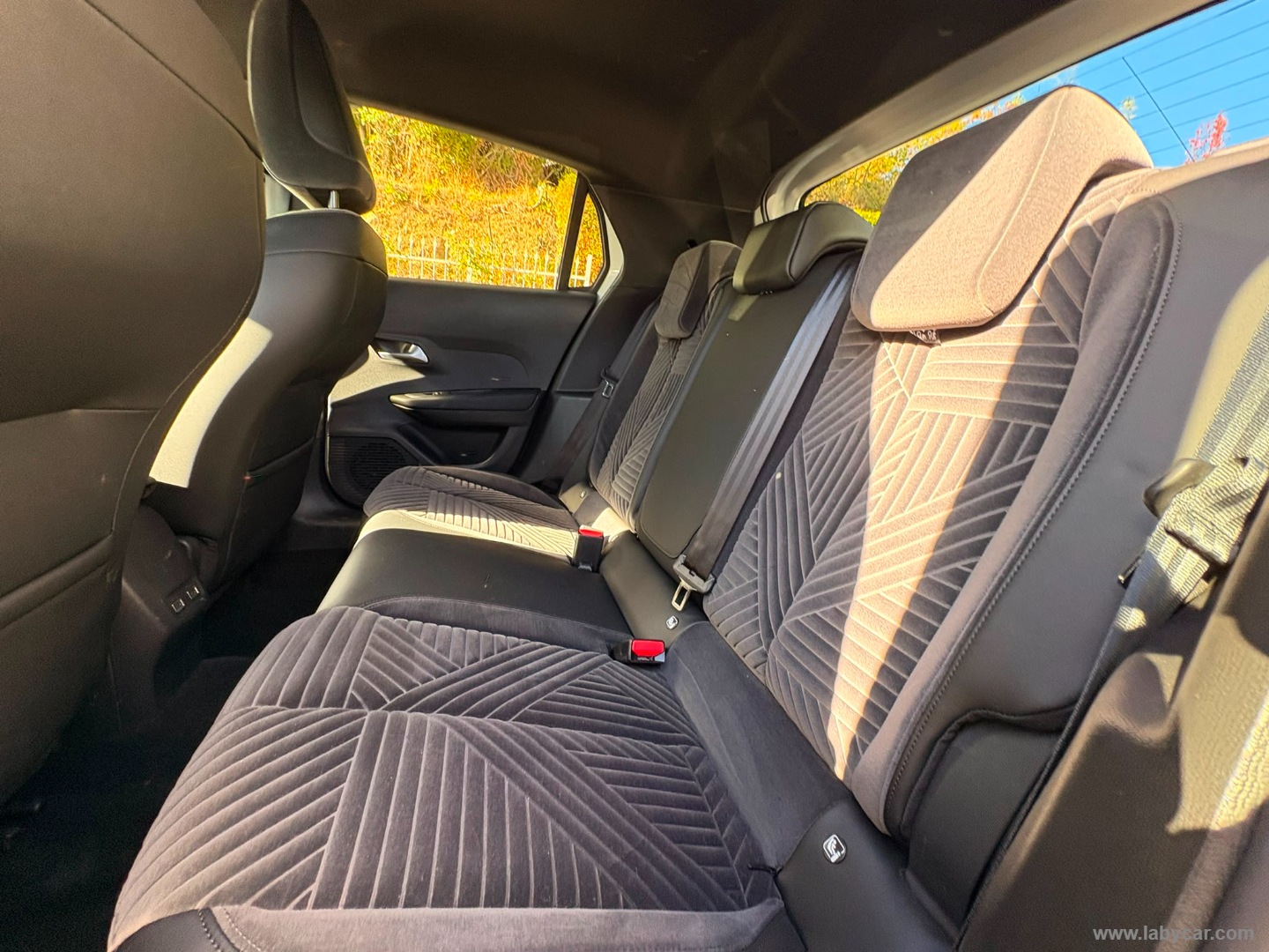 Lancia Ypsilon Hybrid e-DCT LX - Immagine 11