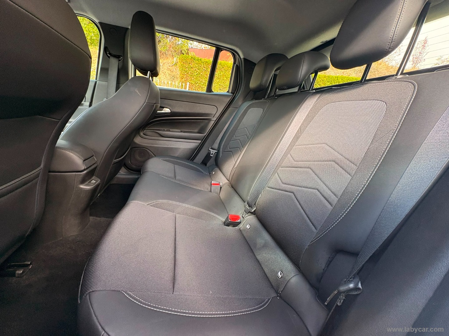 Jeep Avenger 1.2 Turbo Altitude - Immagine 11
