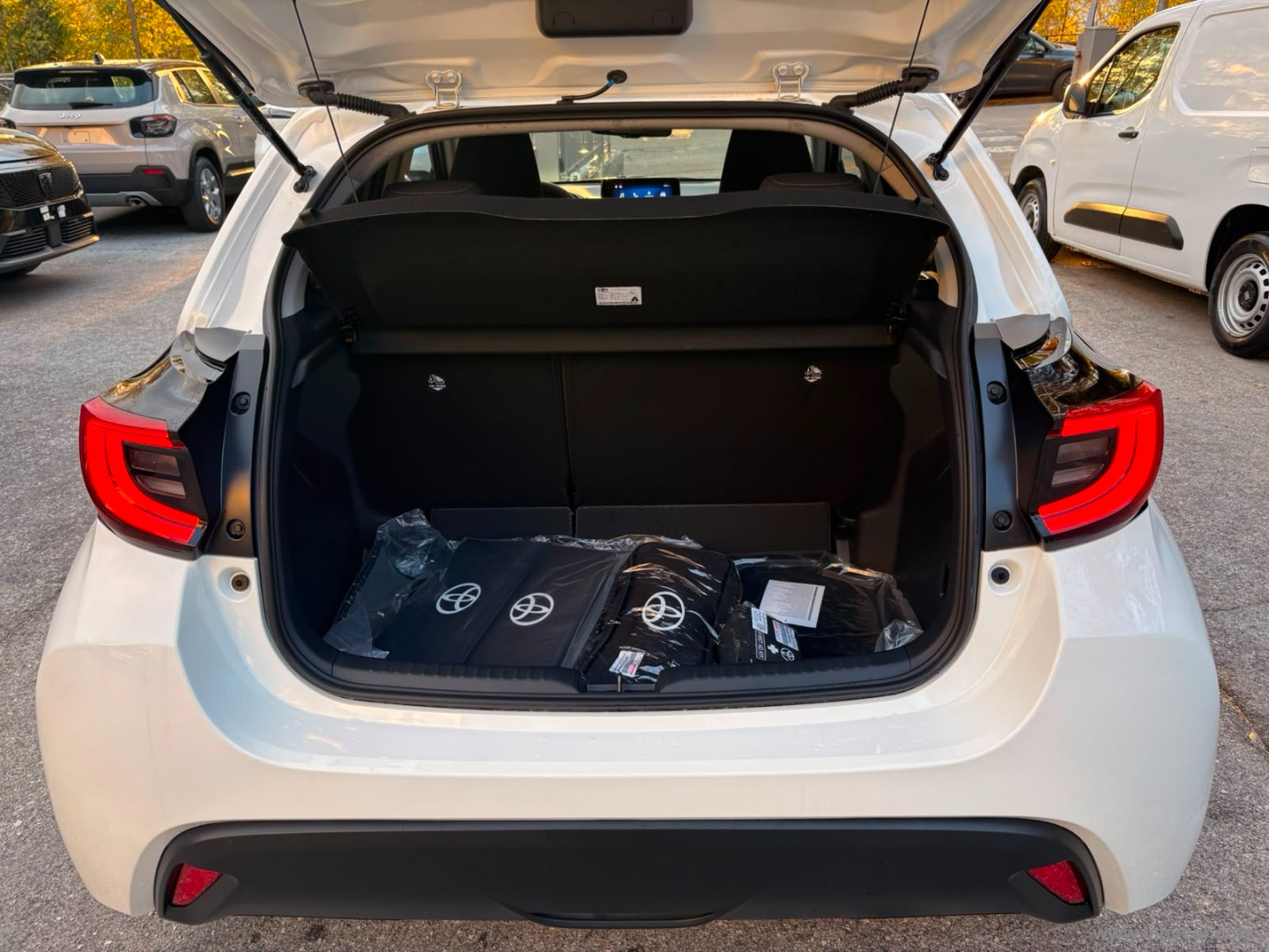Toyota Yaris 1.5 Hybrid 5p. Trend - Immagine 11