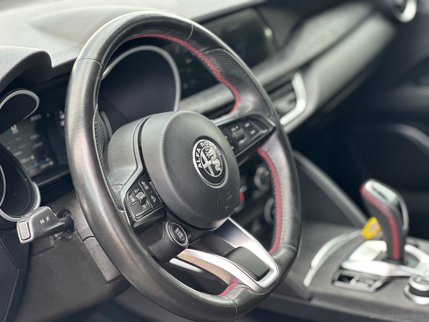 Stelvio 2.2 T.diesel 160CV AT8 RWD R.Ed. - immagine 11