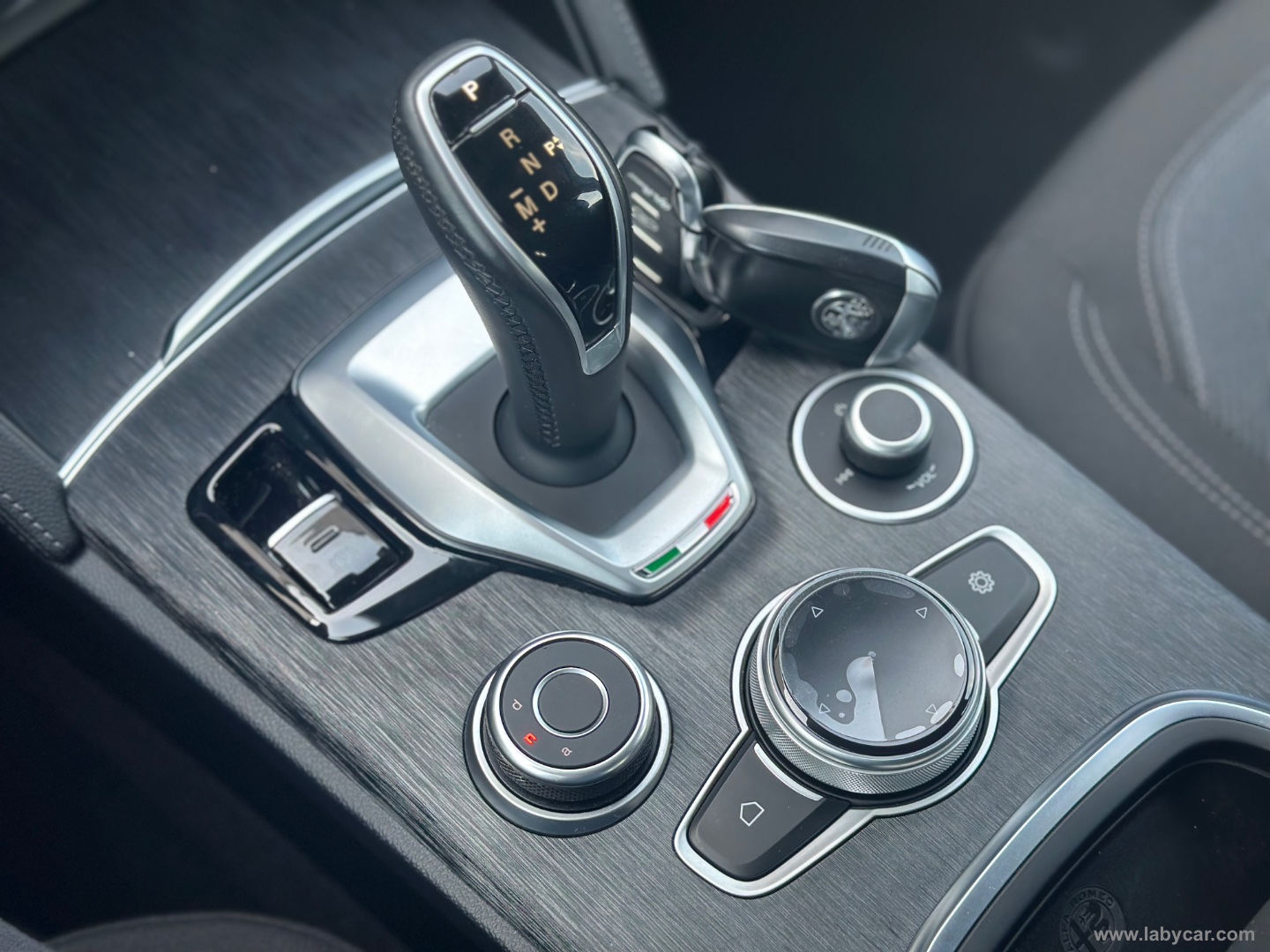 Stelvio 2.2 T.diesel 190 CV AT8 Q4 Bus. - immagine 11