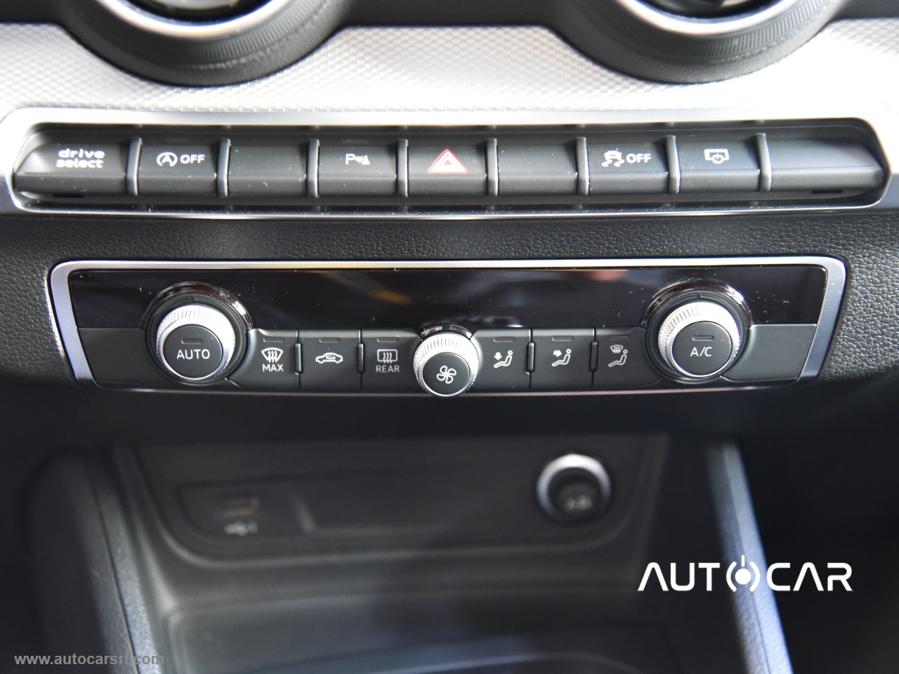 Q2 30 1.0 TFSI Admired Advanced - immagine 11