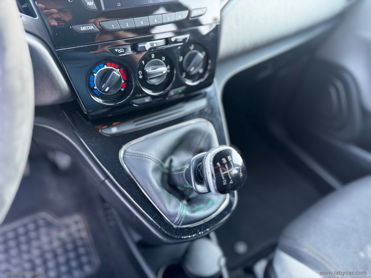 Ypsilon 0.9 T.Air 85CV 5p.Met.Ec.Elef. - immagine 11
