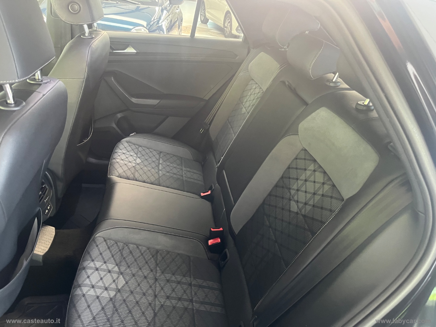 T-Roc 2.0 TDI SCR 150CV DSG 4MOT. R-Line - immagine 11