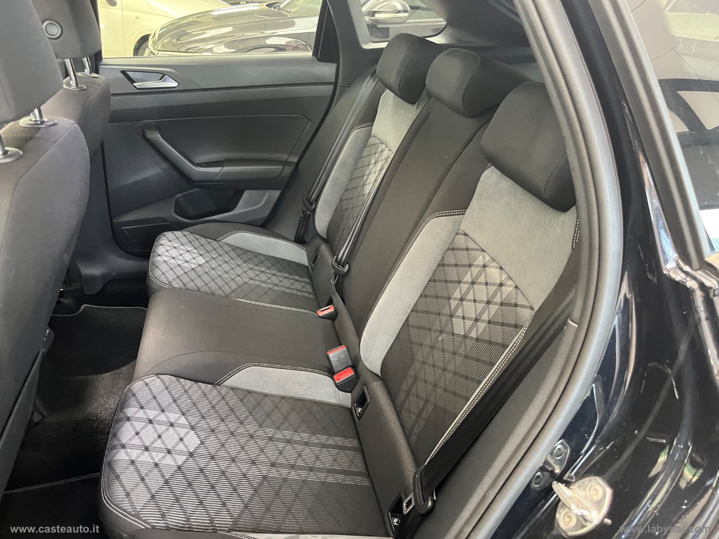 Taigo 1.0 TSI 115 CV R-Line PARI AL NUOVO - immagine 11