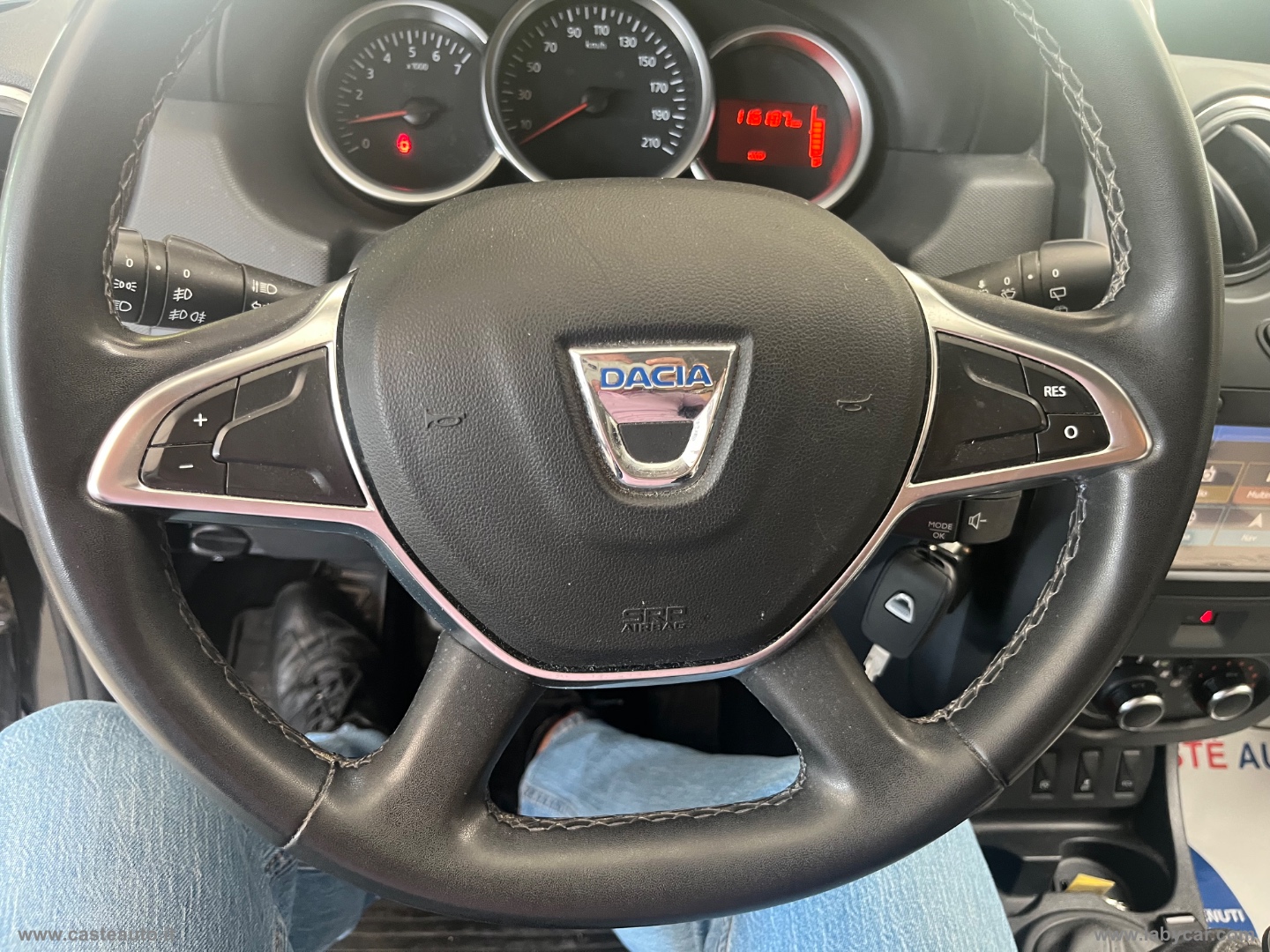Duster 1.5 dCi 110 CV S&S 4x4 Lauréate CON GANCIO TRAINO - immagine 11