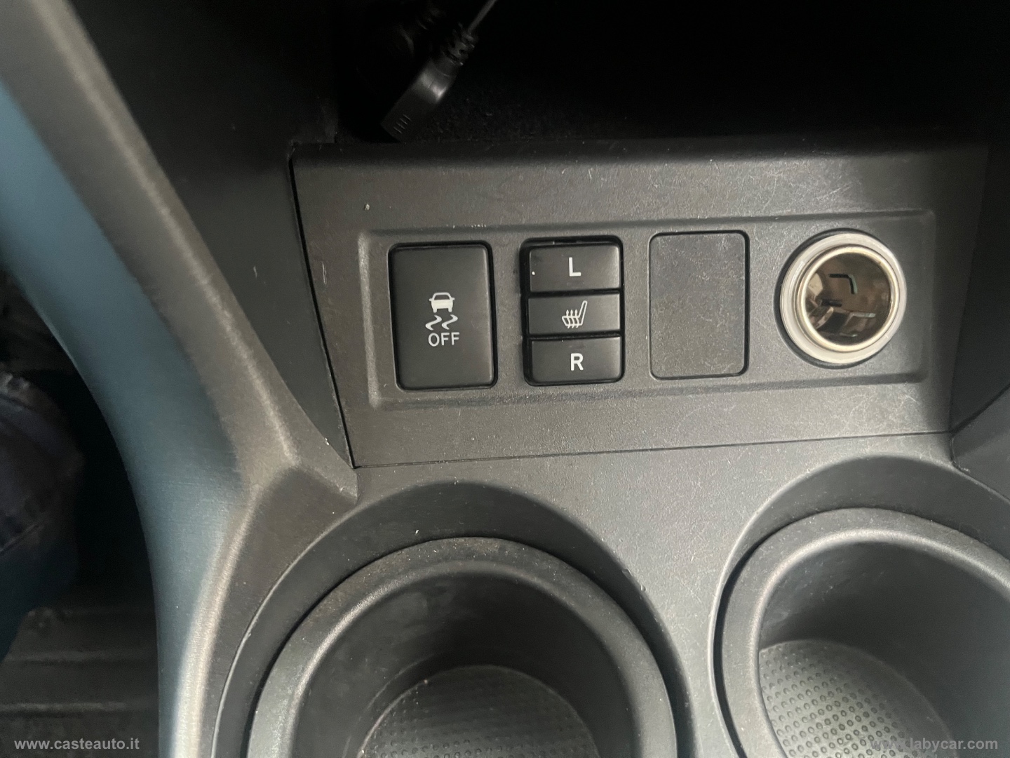 RAV4 Crossover 2.2 D-Cat A/T 150 CV Lux. - immagine 11