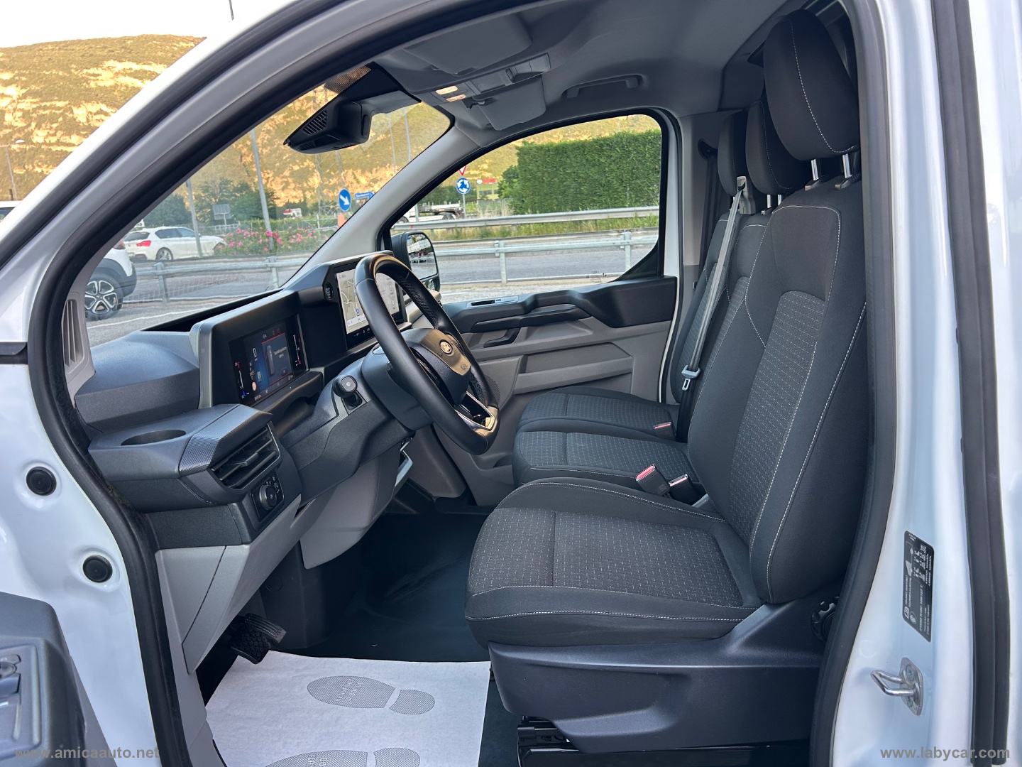 Transit Custom 320 2.0 EcoBlue 136cv AT8 AWD PC F.Trend 4X4 POCHI KM - immagine 11