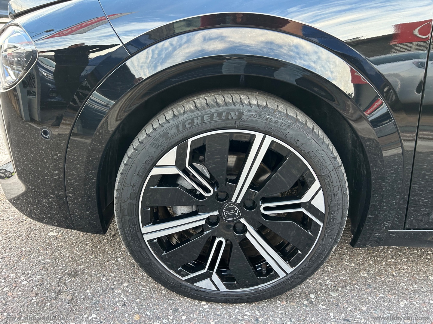 Ypsilon Hybrid e-DCT LX - immagine 11