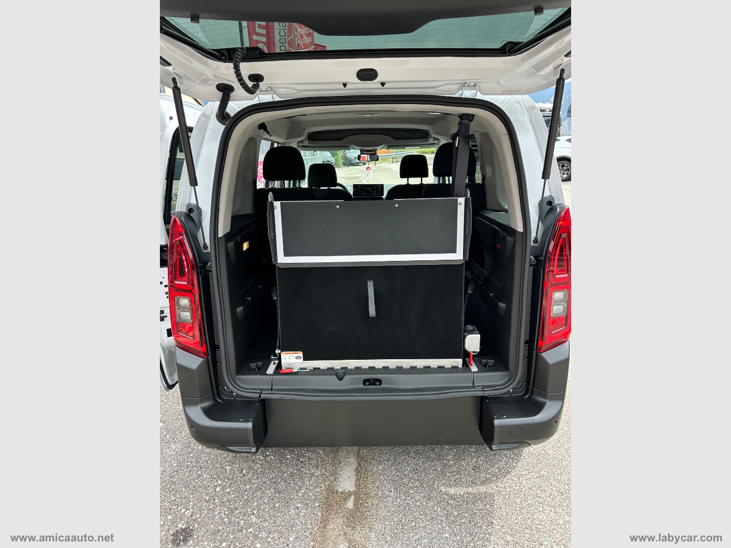 Doblò 1.5 BlueHdi 100CV Combi - All. Olmedo PIANALE RIBASSATO CON RAMPA ACCESSO CARROZZINA - immagine 11