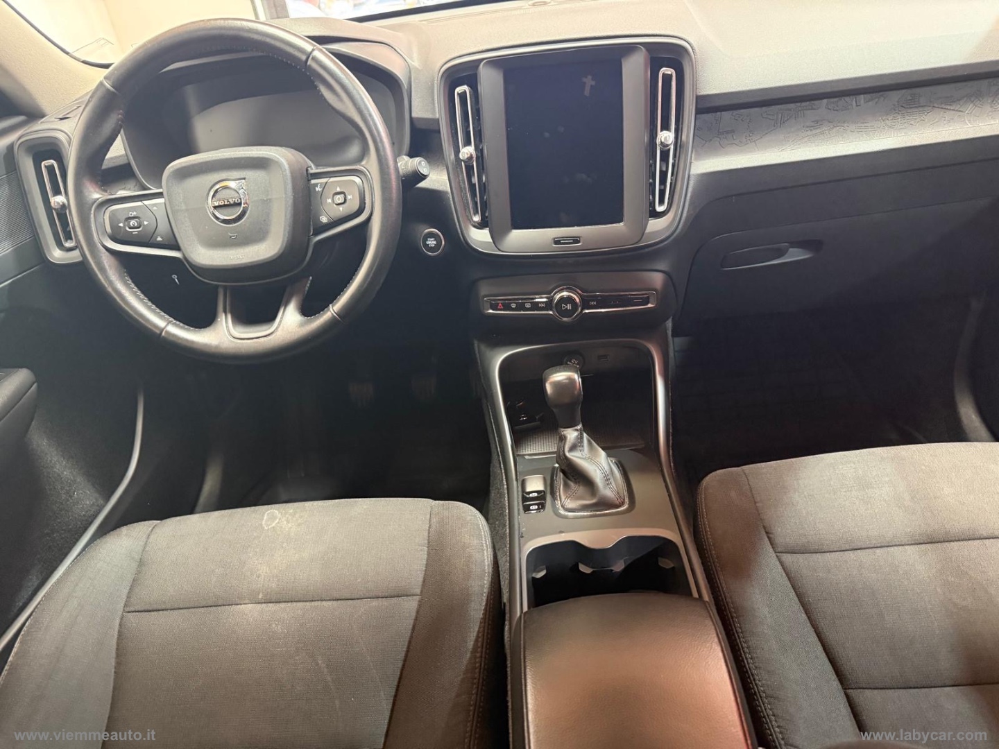 XC40 D3 R-design - immagine 11
