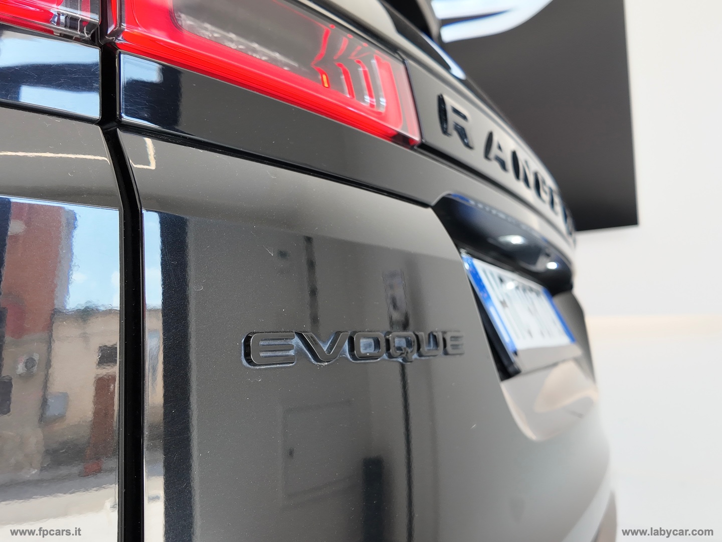 RR Evoque 2.0D I4 204 CV AWD Aut R-D.HSE - immagine 11