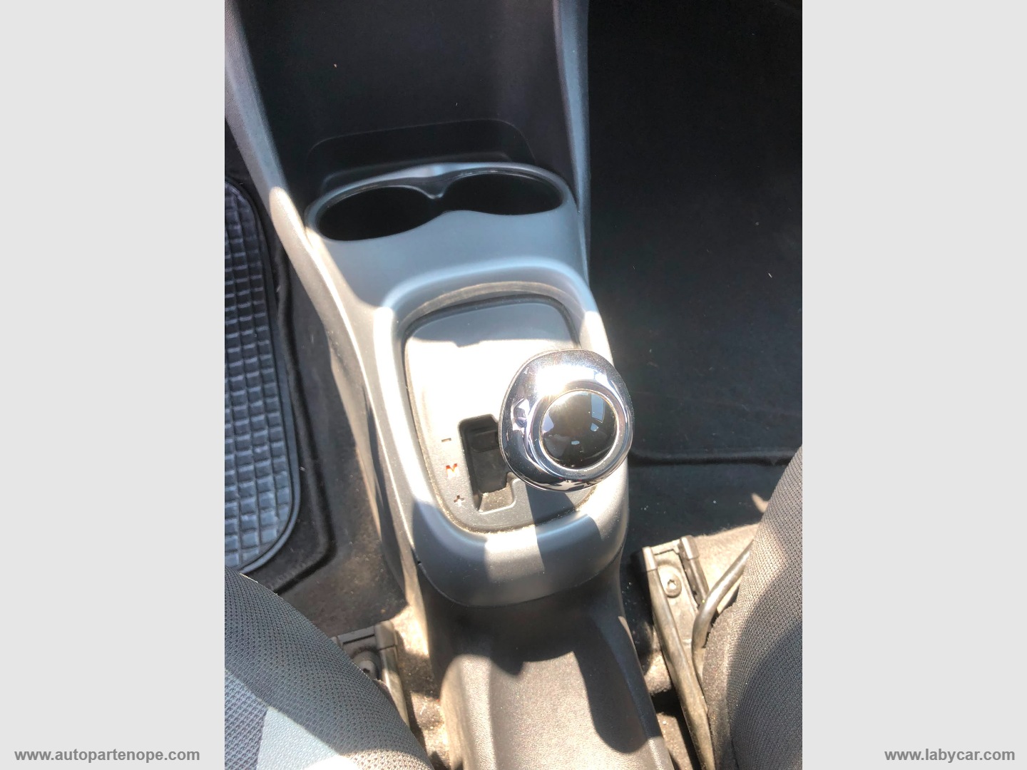 Aygo Connect 1.0 VVT-i 72 CV 5p. x-play - immagine 11